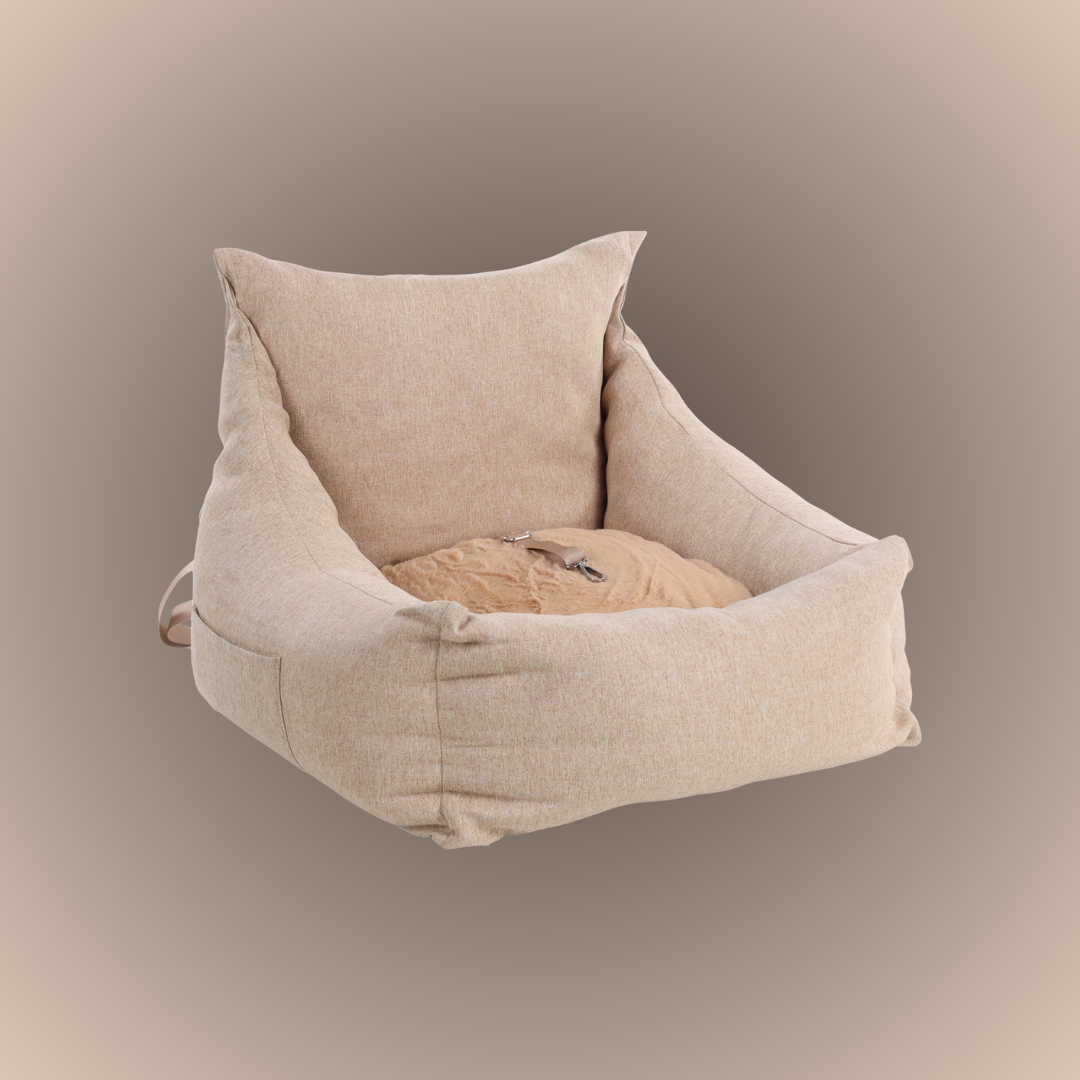 🚗 Roadtrip ready with our Megan Car Seat (Medium) 🐾